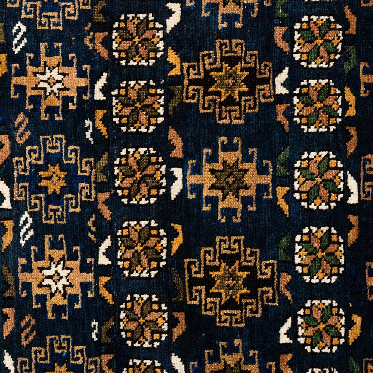 MATTO, a semi-antique/antique Shirvan, ca 194 x 122-128,5 cm (plus flat weave at the ends).
