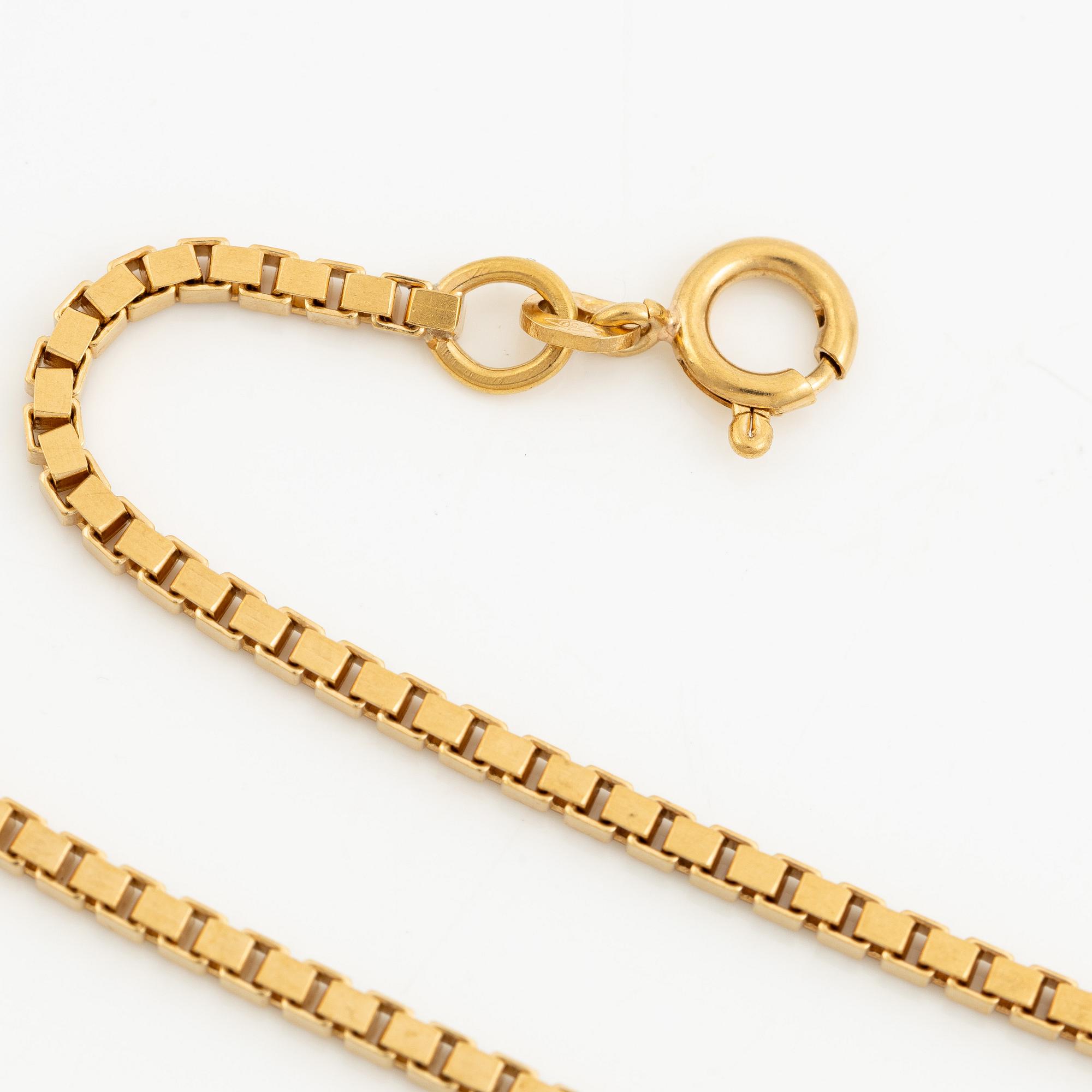 Chain 18K gold.
