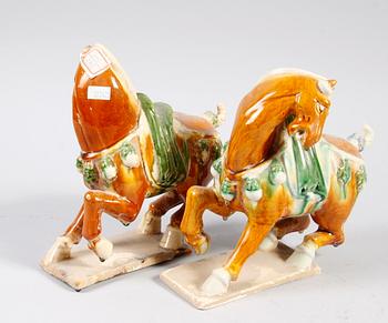 FIGURINER, 2 st snarlika, porslin, Kina, 1900-tal.