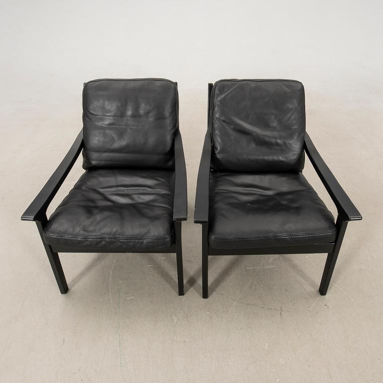 Armchairs, a pair of modern manufacture.