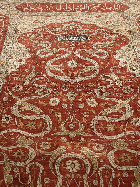 OLD SILK HEREKE. 162,5 x 104 cm.