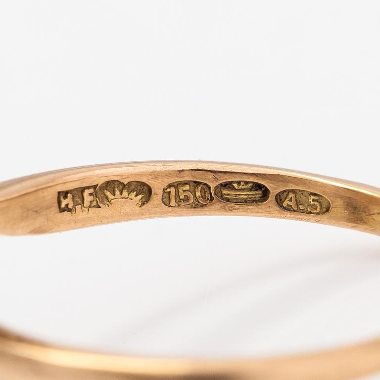 An 18K gold ring with old-cut diamonds ca. 2.50 ct in total. Hjalmar Edvard Fagerroos, Helsinki 1906.