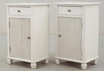 NATTDUKSBORD, ett par, sengustaviansk stil, tidigt 1900-tal.