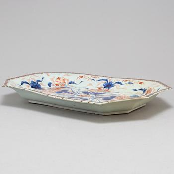 A imari export serving dish, Qing dynasty, Qianlong (1736-95).