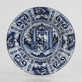 A large German faiance dish, 18th/19th century.