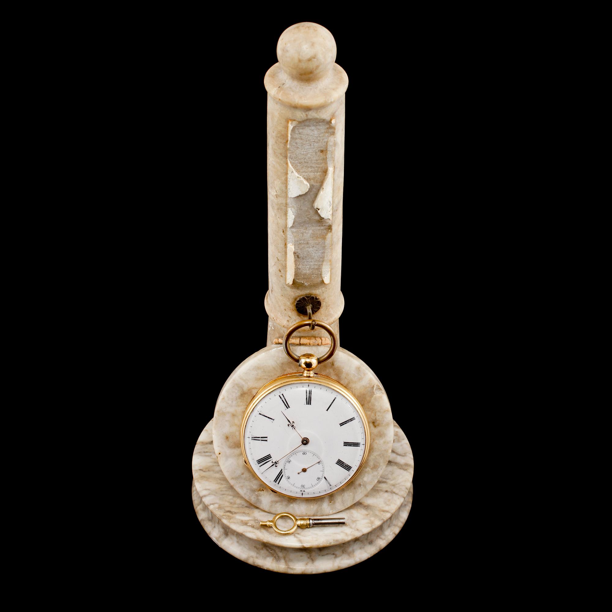 FICKUR, 18K guld samt klockställ, sekelskifte 1800/1900-tal.