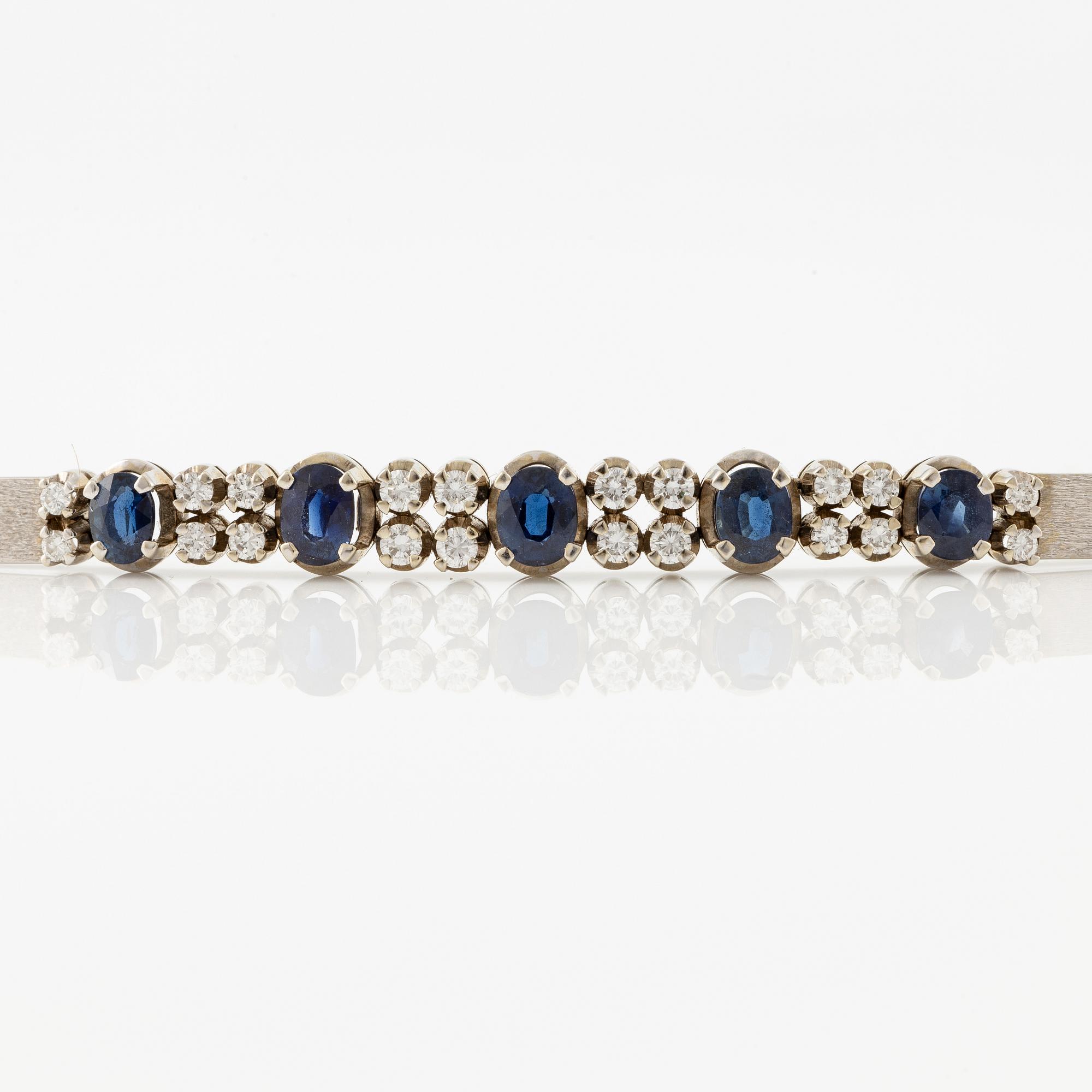 Bracelet, 18K white gold with sapphires and brilliant-cut diamonds.