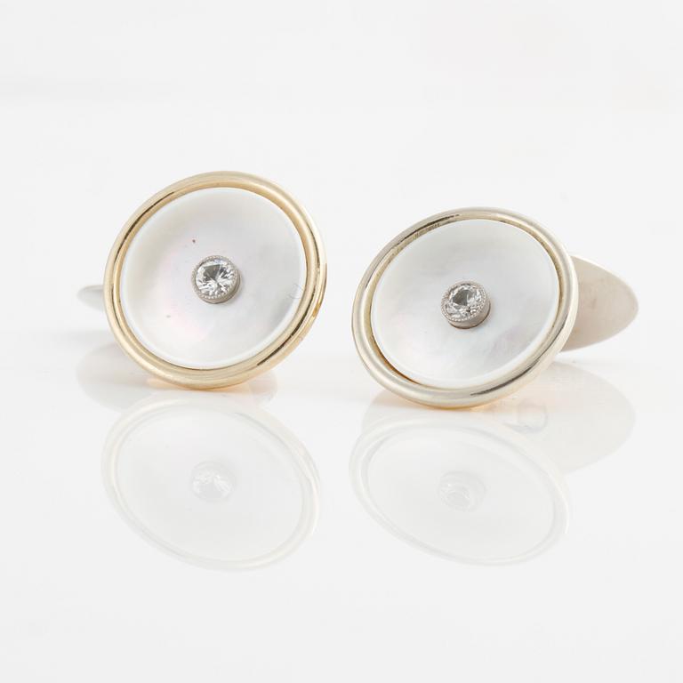 A pair of mother of pearl and brilliant-cut cuff links made by goldsmith Gustav Dahlgren & Co.