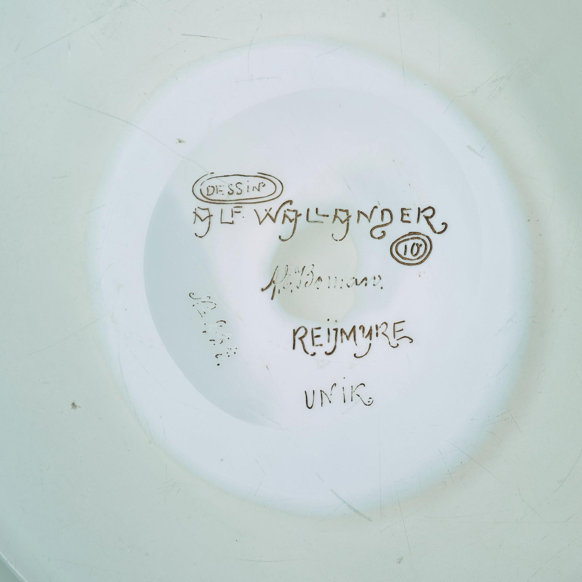 Alf Wallander, an Art Nouveau cameo glass bowl, Reijmyre, Sweden 1910.