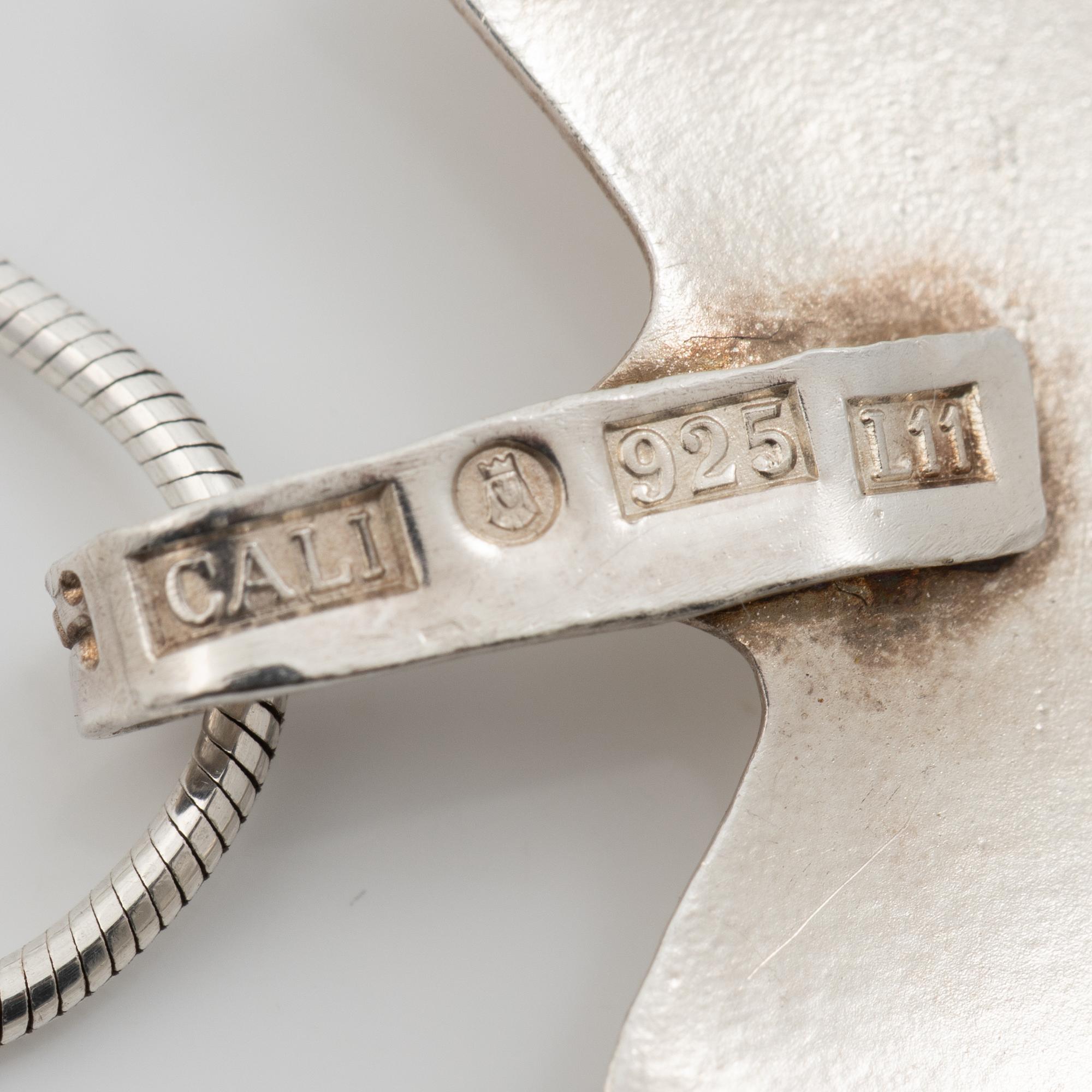 Caroline Lindholm, Pendant with chain, silver, in the form of maple leave.