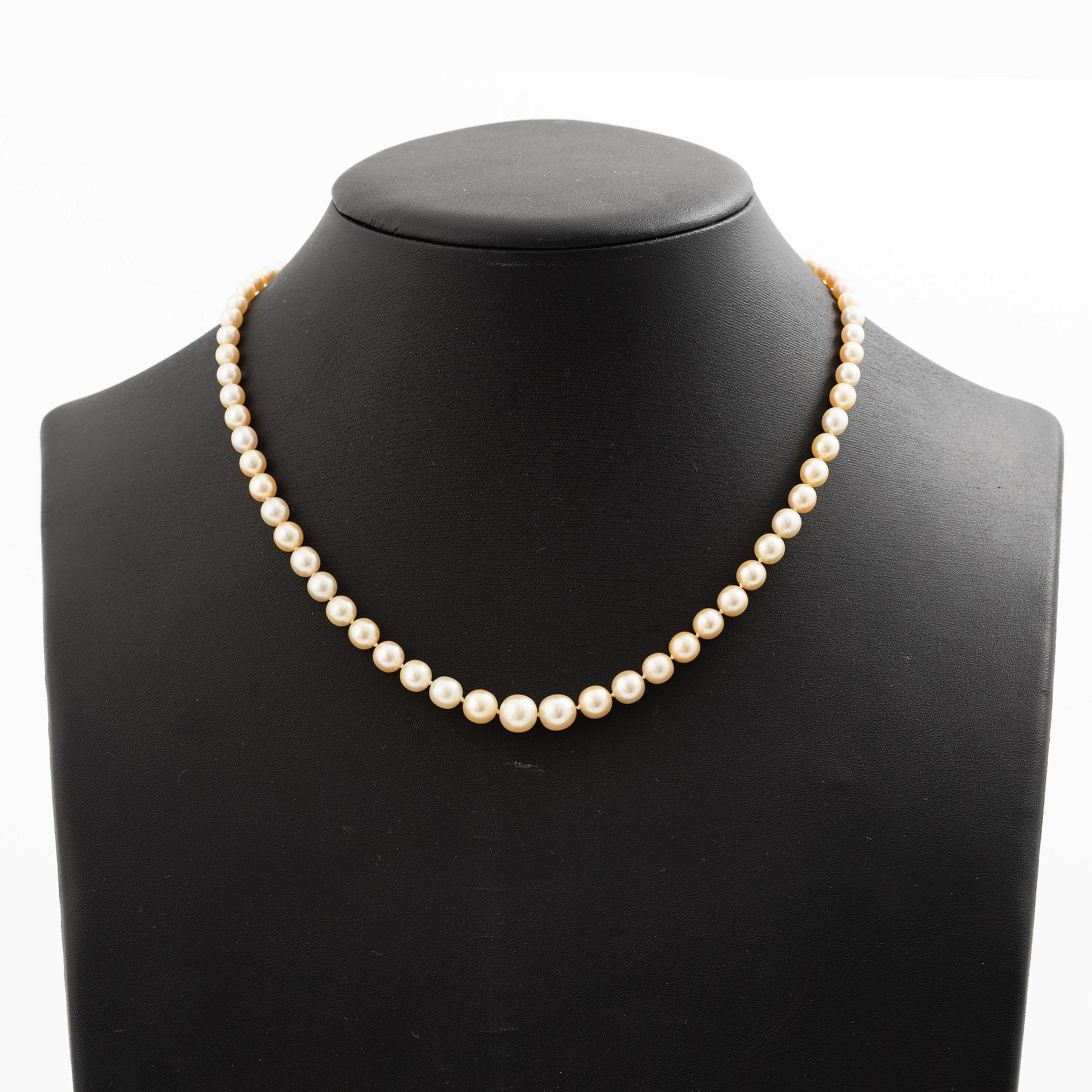 Collier pärlor lås 18K vitguld med åttkantslipade diamanter.