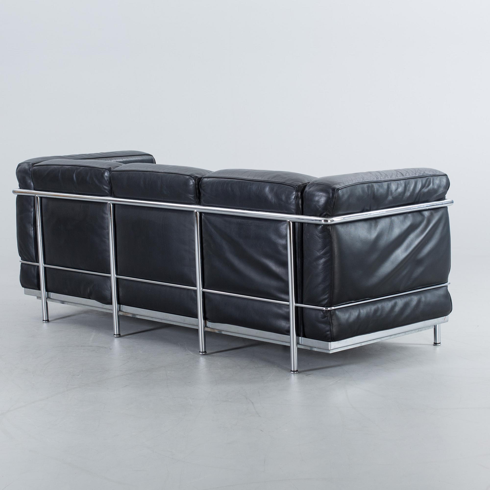 LE CORBUSIER, soffa "LC2", Cassina, märkt i metallen.