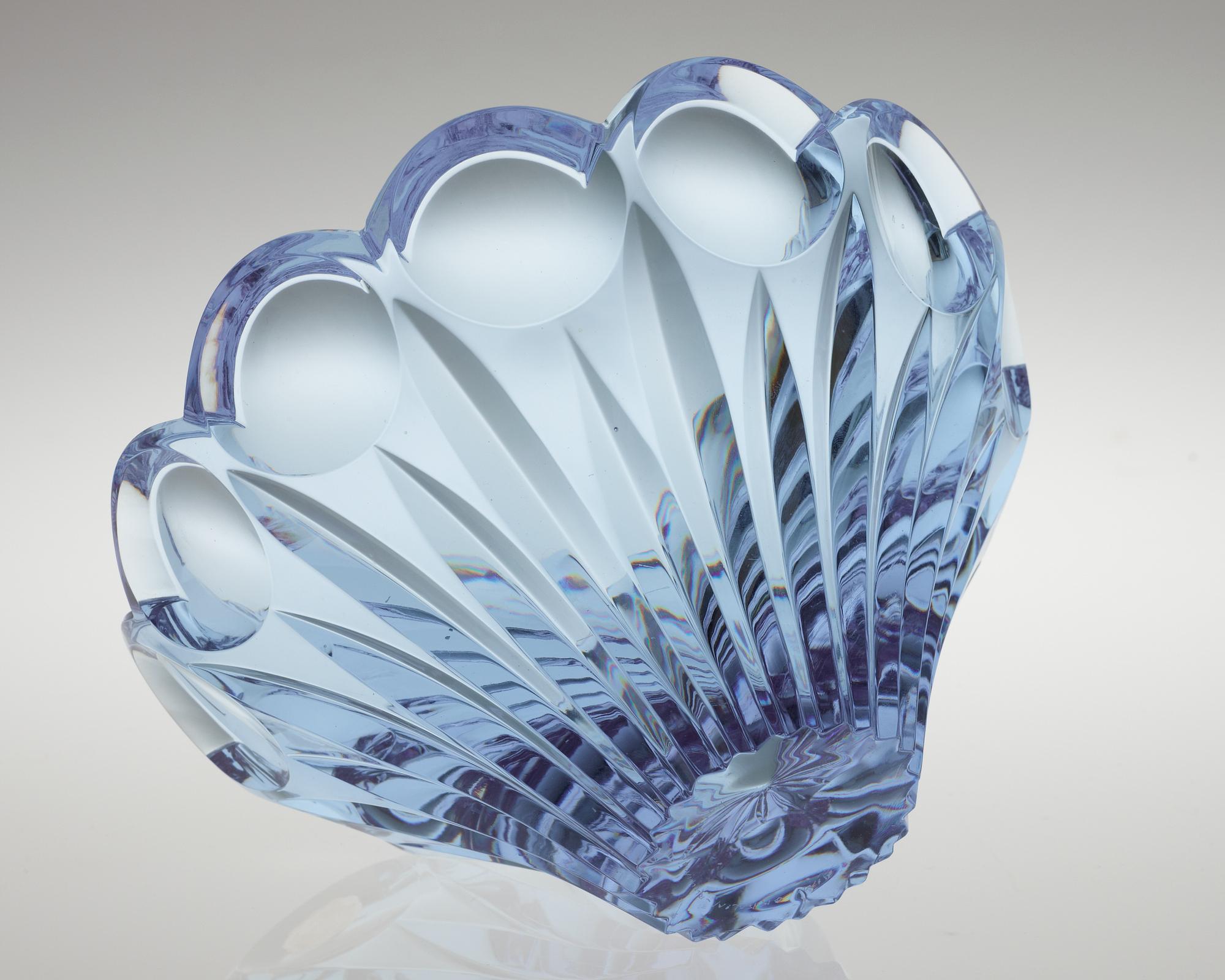 An Aimo Okkolin cut crystal glass vase, Finland.
