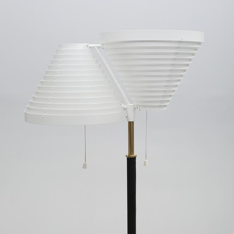 GOLVLAMPA, "modell A810", Alvar Aalto, Artek, Finland, 1900-talets andra hälft.