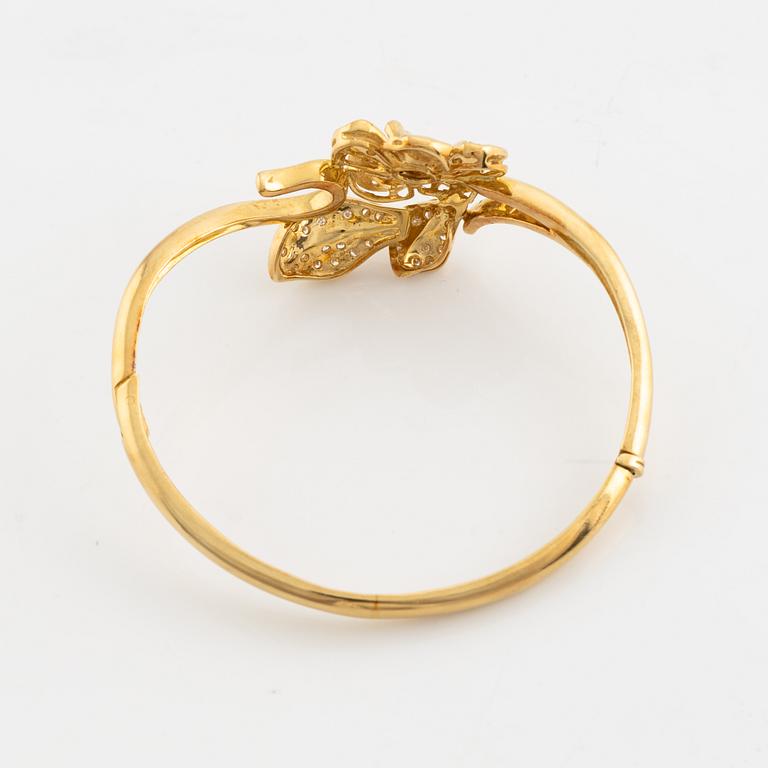 18K gold and brilliant- and eight cut diamond flower bangle.