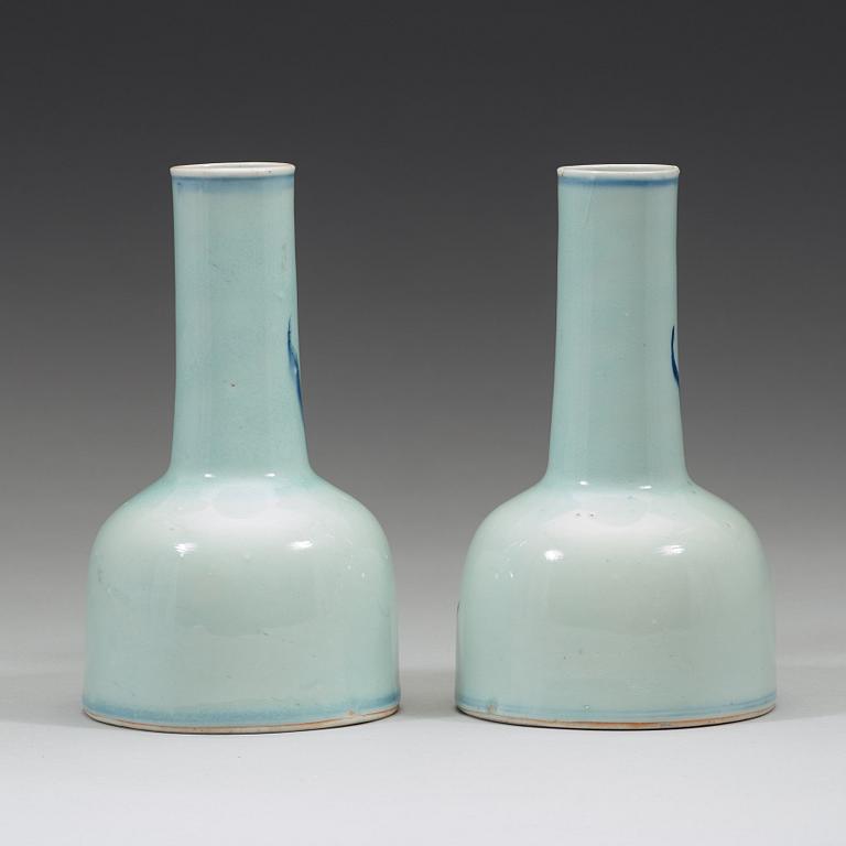 A pair of blue and white porcelain mallet form vases, Qing dynasty, 19th century.
