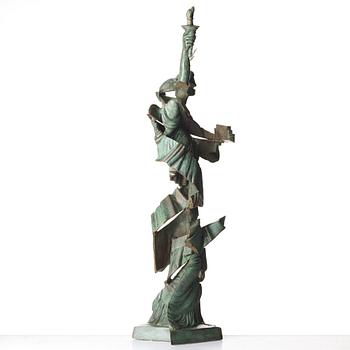 Fernandez Arman, "Statue of Liberty, horizontally sliced".