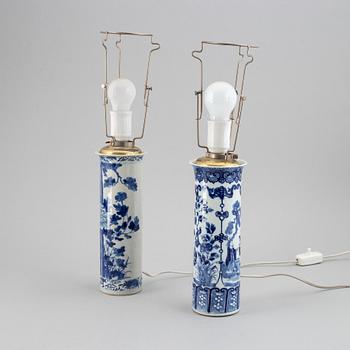 Two blue and white vases, turned into table lamps, Qing dynasty, late 19th century.