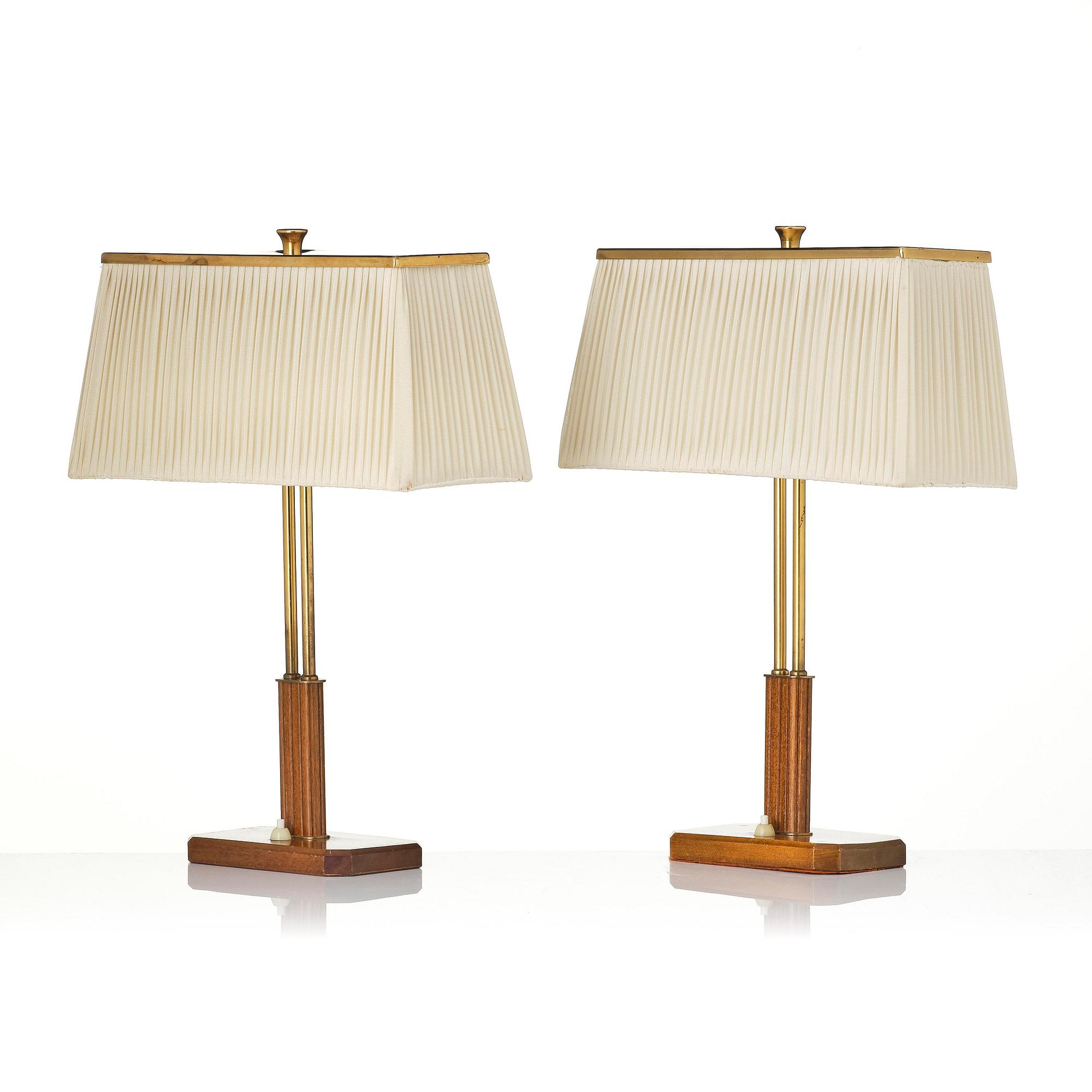 Harald Notini, bordslampor, ett par, modell 15485, Arvid Böhlmarks Lampfabrik, Stockholm, 1940-50-tal.