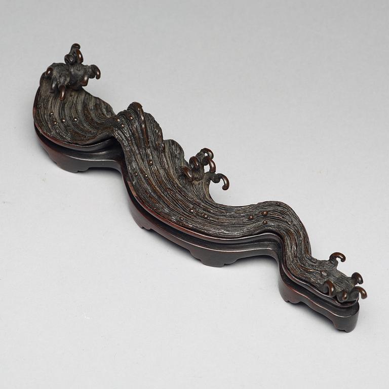 PENSELSTÄLL, brons. Qingdynastin (1644-1912).