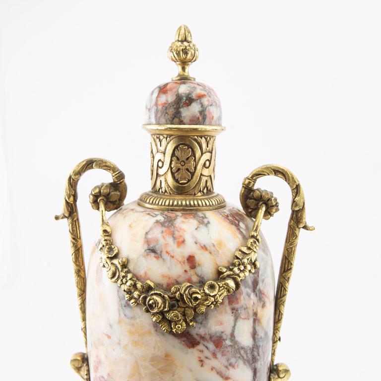 Decorative urns, a pair, Louis XVI style, France, first half of the 20th century.