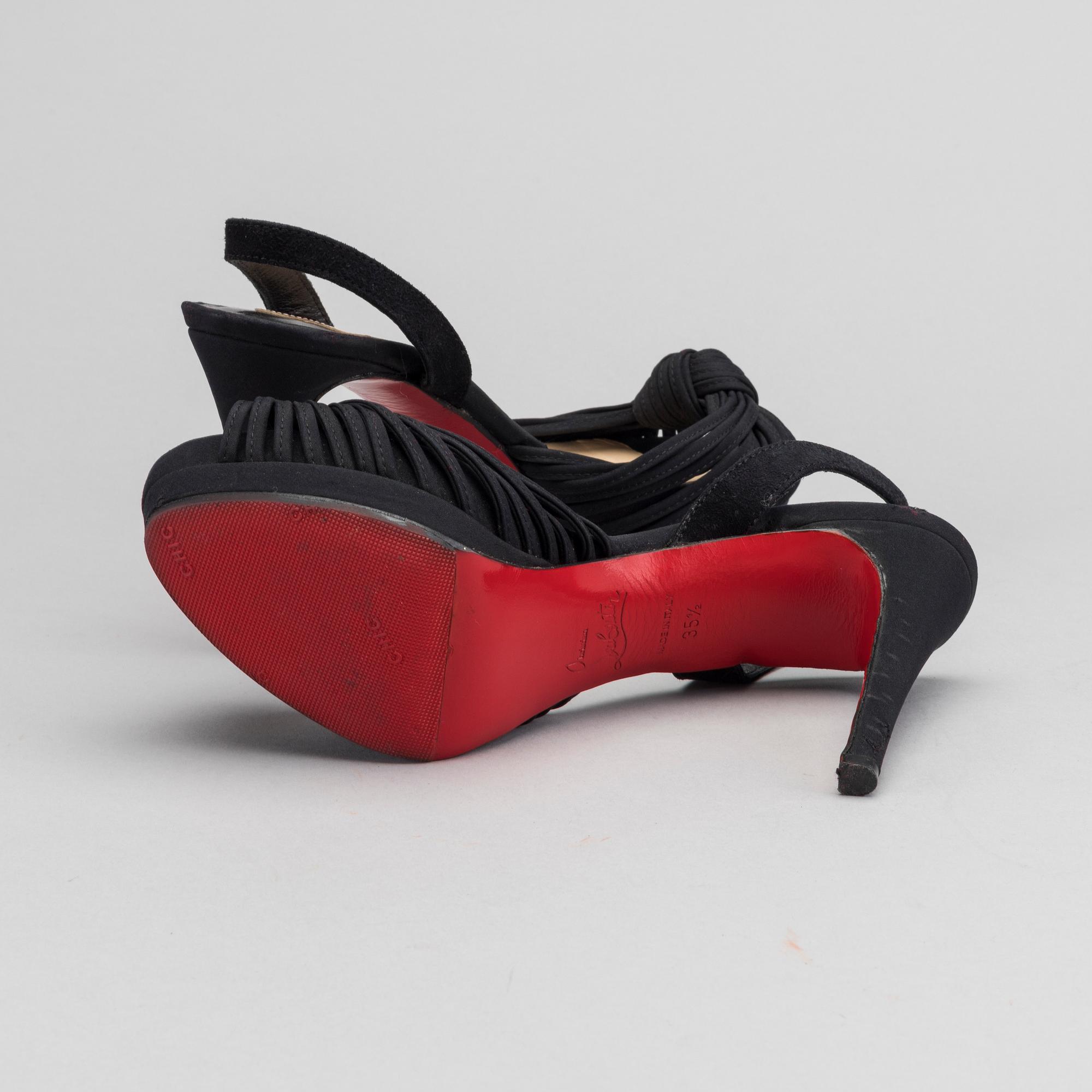 CHRISTIAN LOUBOUTIN. SKOR, ett par. Storlek 35,5.