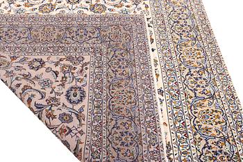 A Keshan carpet, c. 333 x 233 cm.