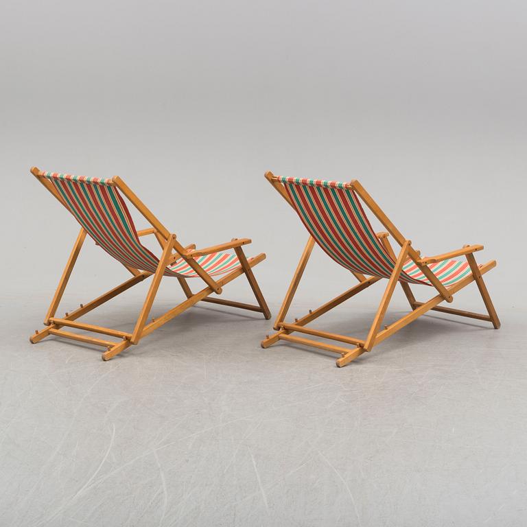 A pair of mid 20th century beech sun chairs.