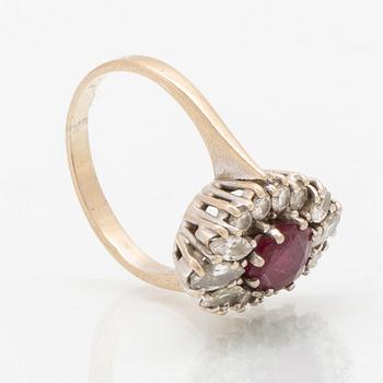 Ring 18K white gold with a ruby and diamonds.