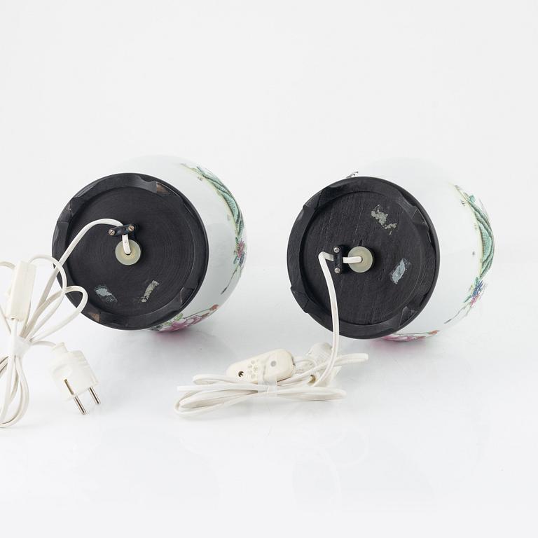 Bordslampor, ett par, porslin, Kina, 1900-tal.