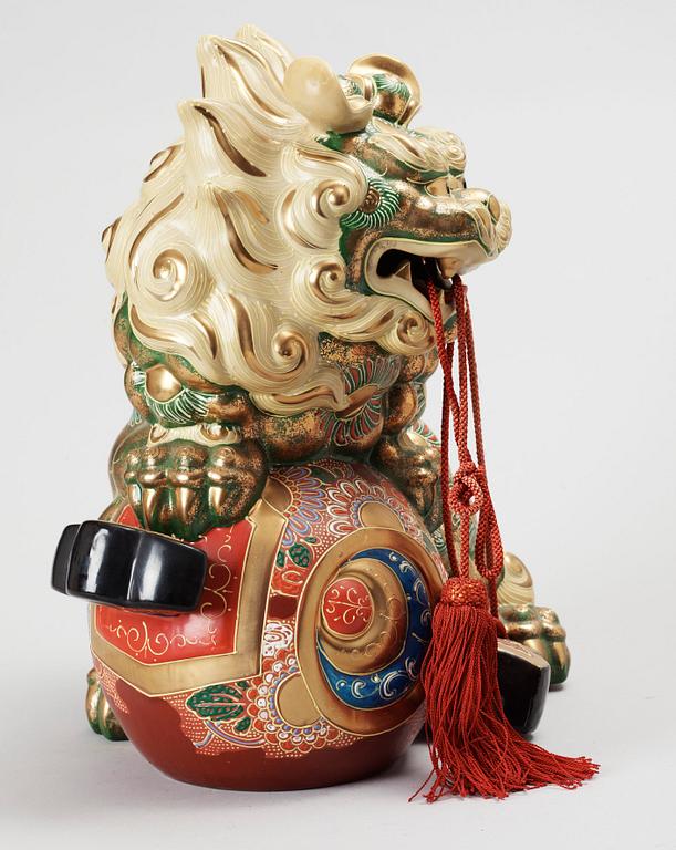 FOHUND. porslin. Japan. 1900-tal.