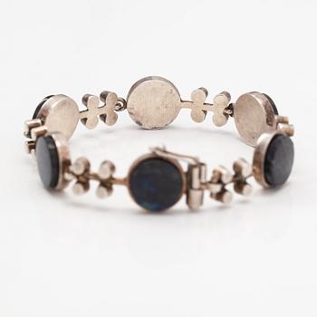 Jorma Laine, Rannekoru, sterlinghopeaa ja spektroliitteja. Turun Hopea, Turku 1974.