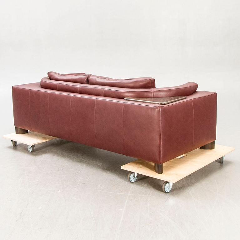 A Natuzzi "Osaka" leather sofa 21st century.