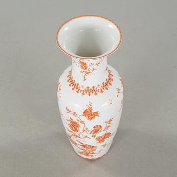 A porcelain floor vase from Kaiser in Germany, second half of the 20th century.