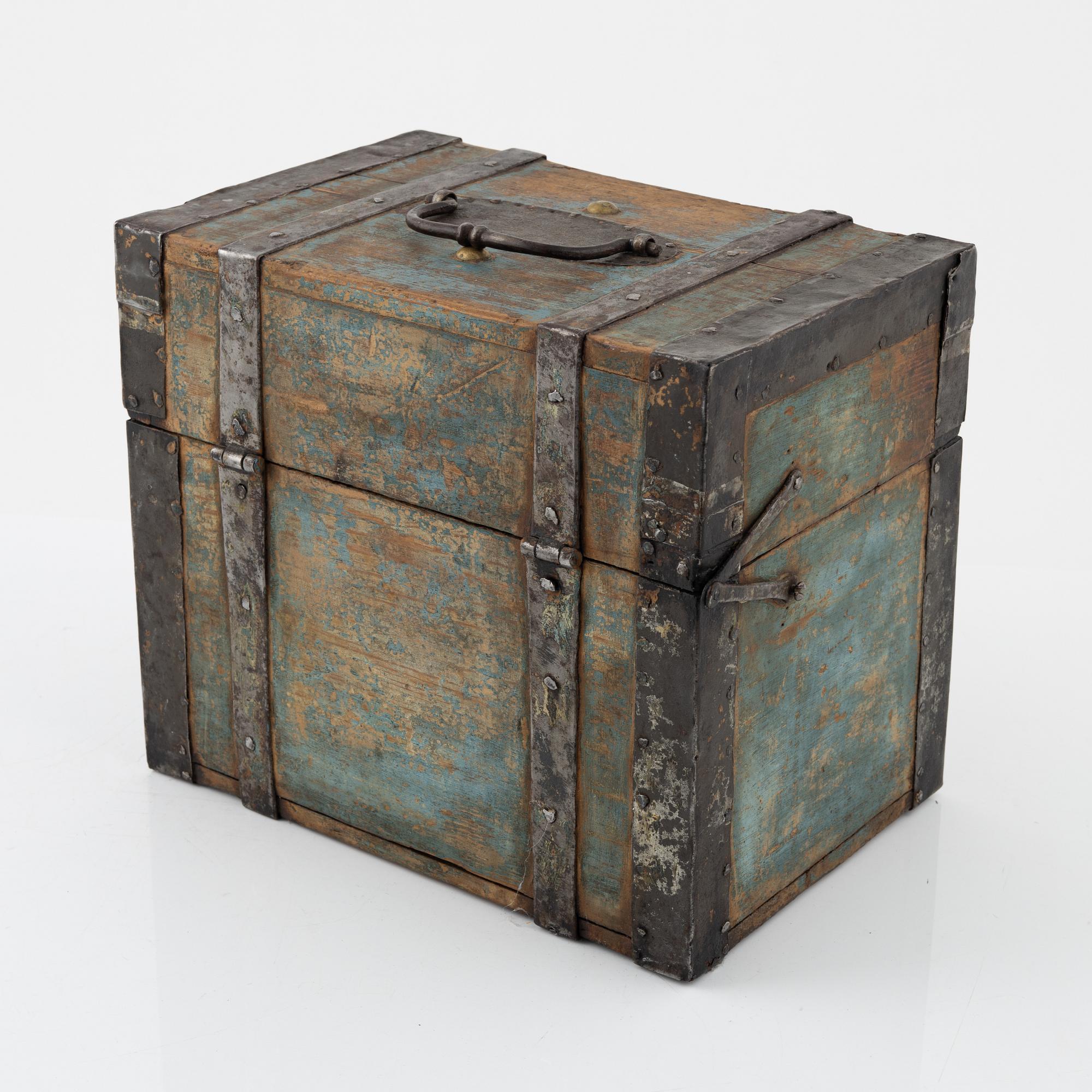 Schatull, med fem flaskor, 1800-tal.