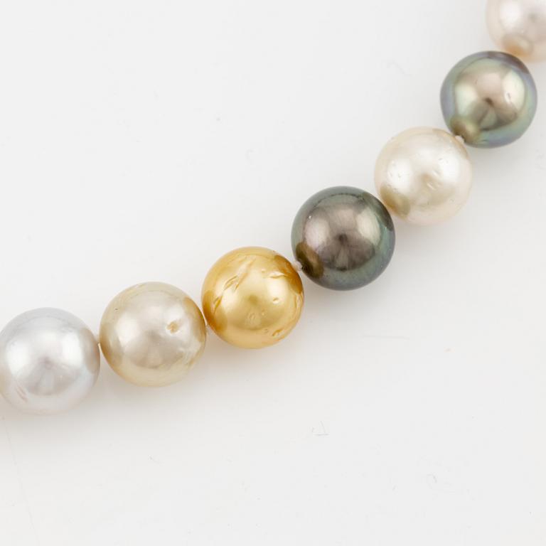 Collier odlade Söderhavspärlor och Tahitipärlor.