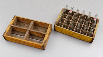 LÄSKBACKAR, 2 st, Coca-Cola, 1900-talets mitt.