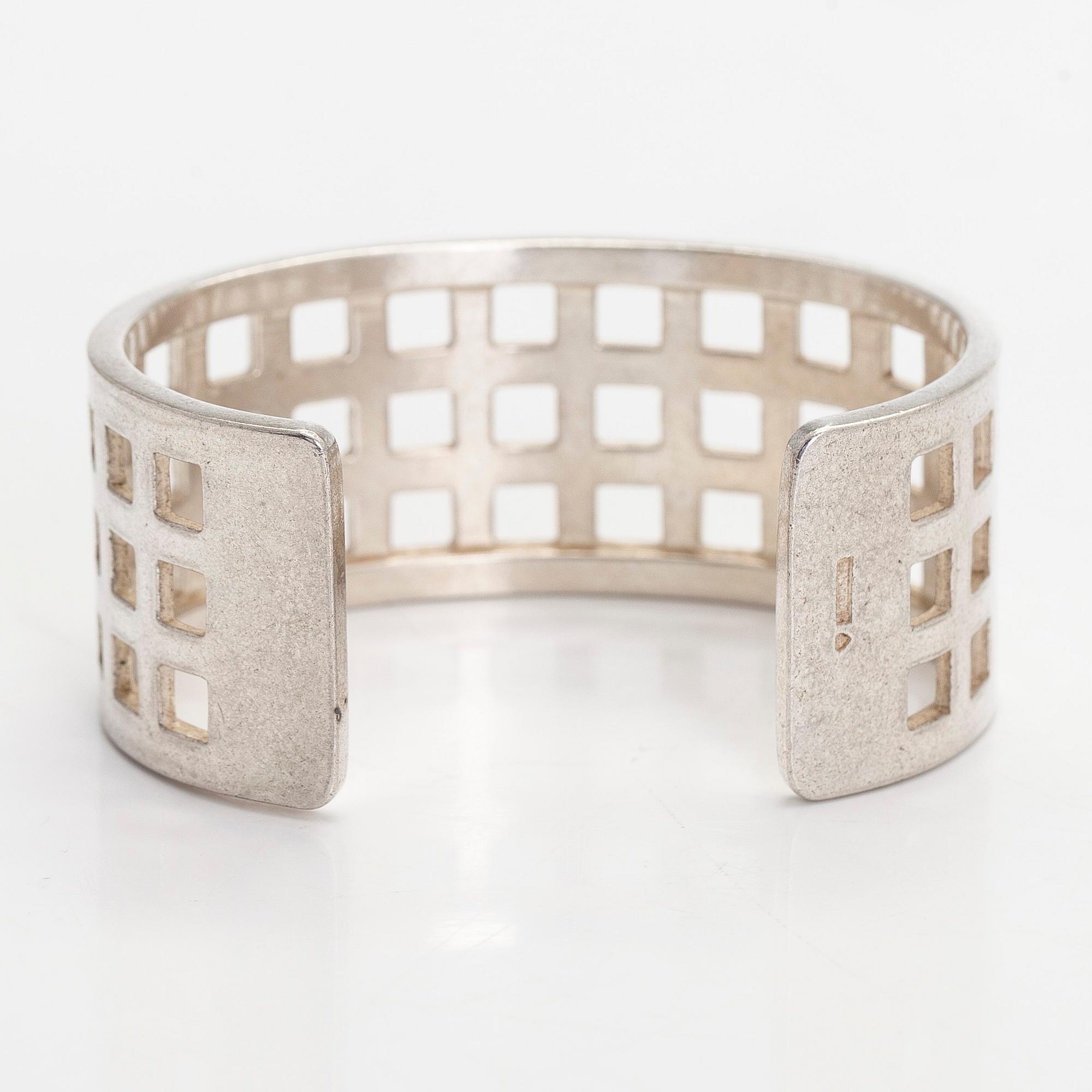 Marja Suna, bracelet, "Selma Bridge", silver, Kaunis Koru, Helsinki 2000.