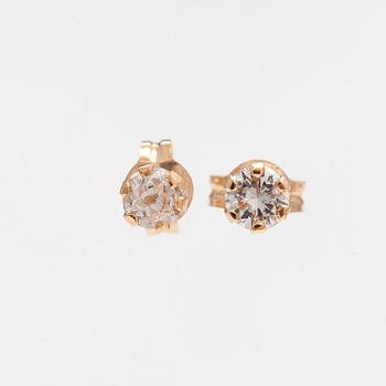 A pair of 14K gold earrings with diamonds ca. 0.34 ct in total.