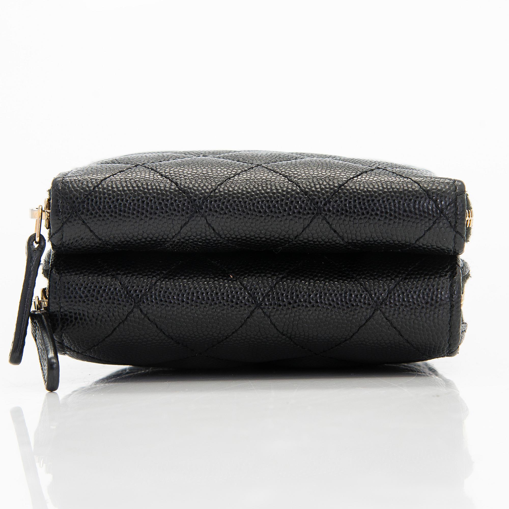 Chanel, "O-porte tel a chaine" väska, 2020.