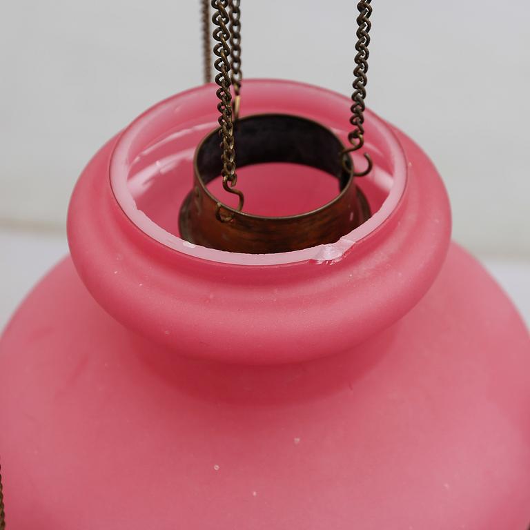 AMPEL, rosa glas, omkring år 1900. Höjd ca 35 cm.