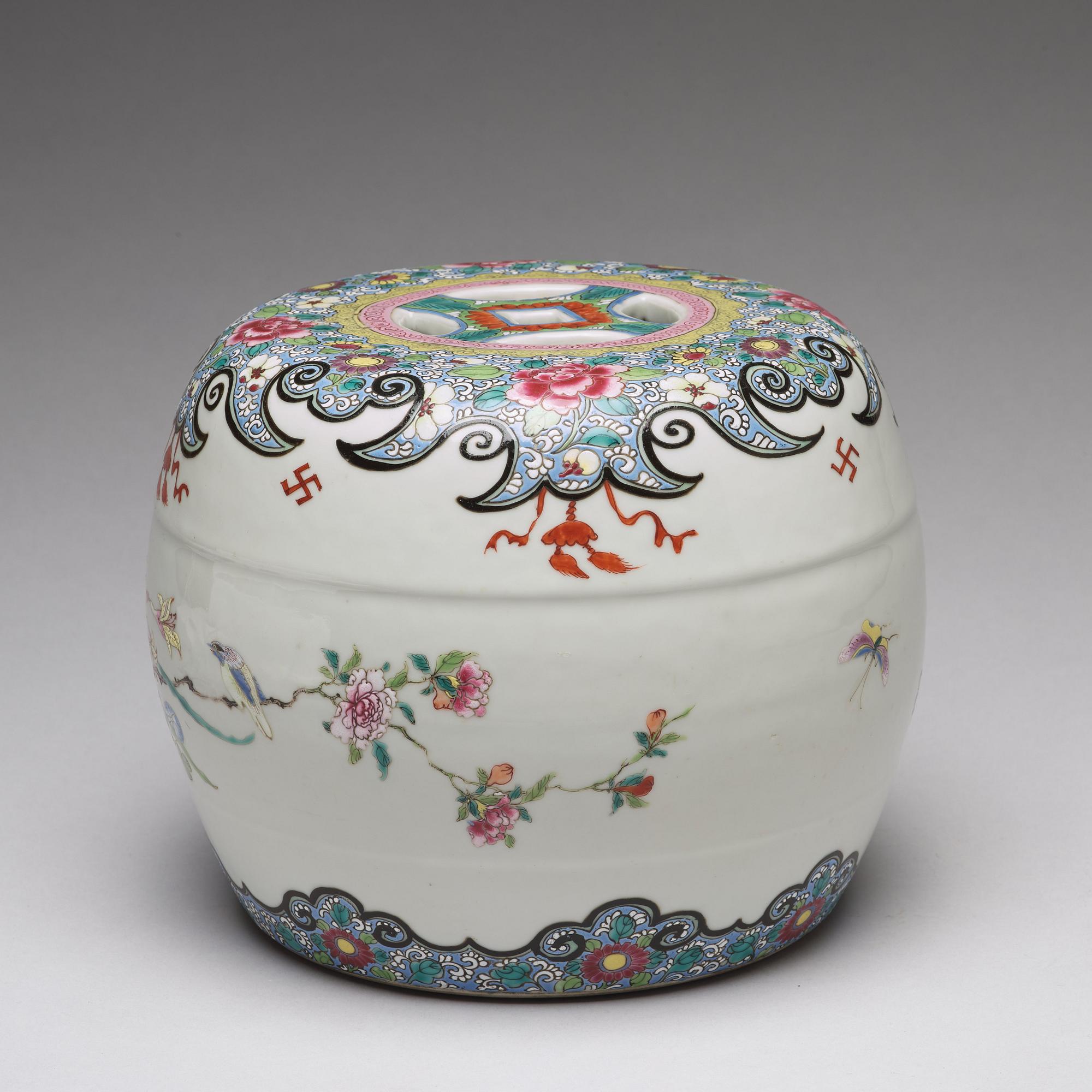 A small famille rose garden seat/stand, Qing dynasty, circa 1900.