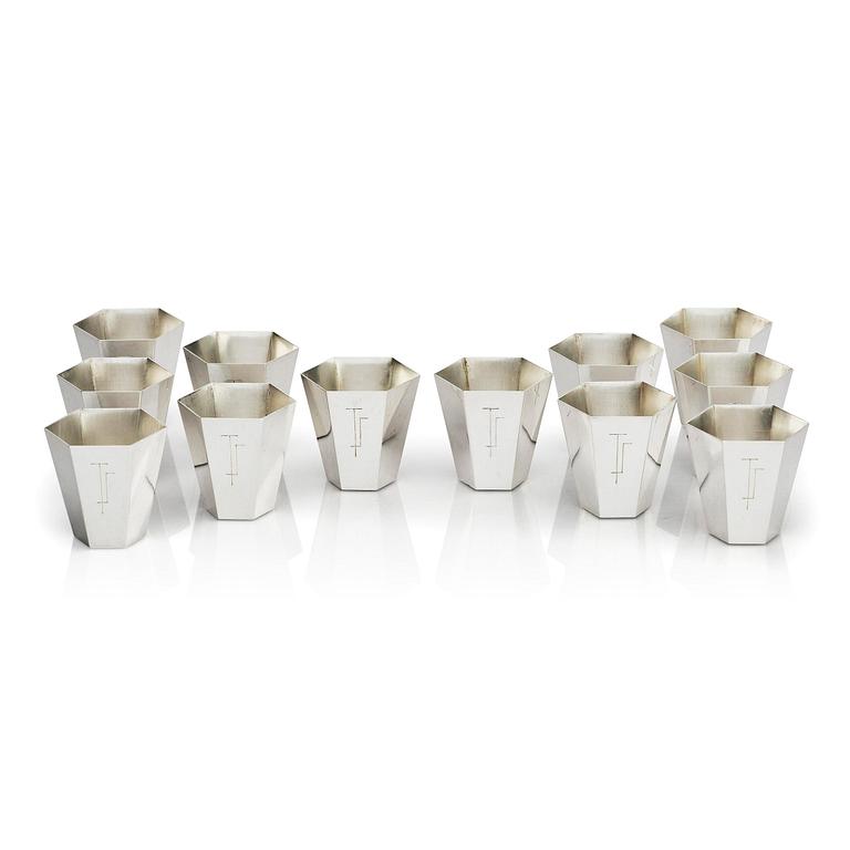 Wiwen Nilsson, snapsbägare, sterling silver, 12 st, Lund 1945-1946.