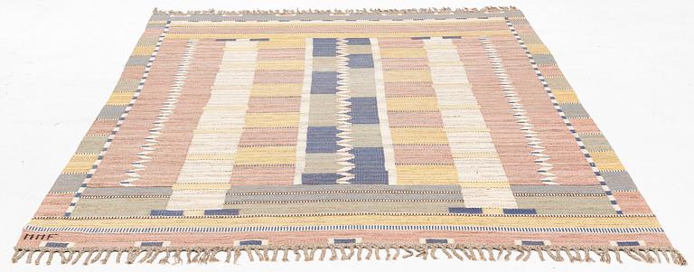 Märta Måås-Fjetterström, Märta Måås-Fjetterström a carpet 'Untiteld', flat weave, c 292 x 203 cm, signed MMF.