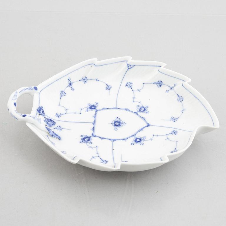 A 'Blue Fluted Plain' / *Musselmalet' porcelain dish with handle, Royal Copenhagen, 19th century.