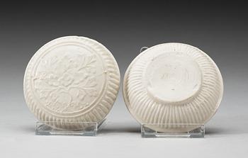 A white glazed box with cover, 17th Century.