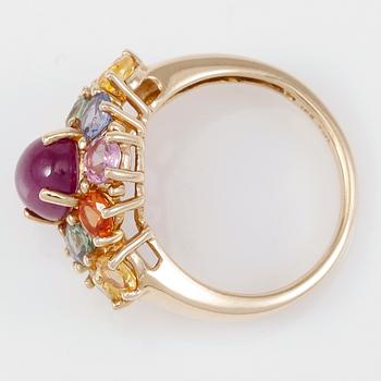 RING, 14K guld, rubin och flerfärgade safirer.
