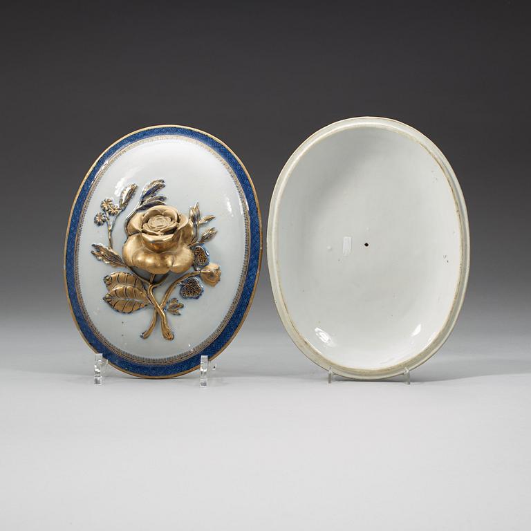 A pair of blue and white tureens, Qing dynasty, Qianlong (1736-95).