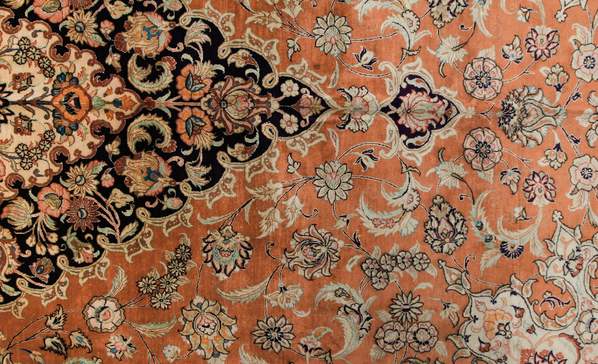 MATTA, ghom, silke, modern tillverkning, ca 300 x 200 cm.