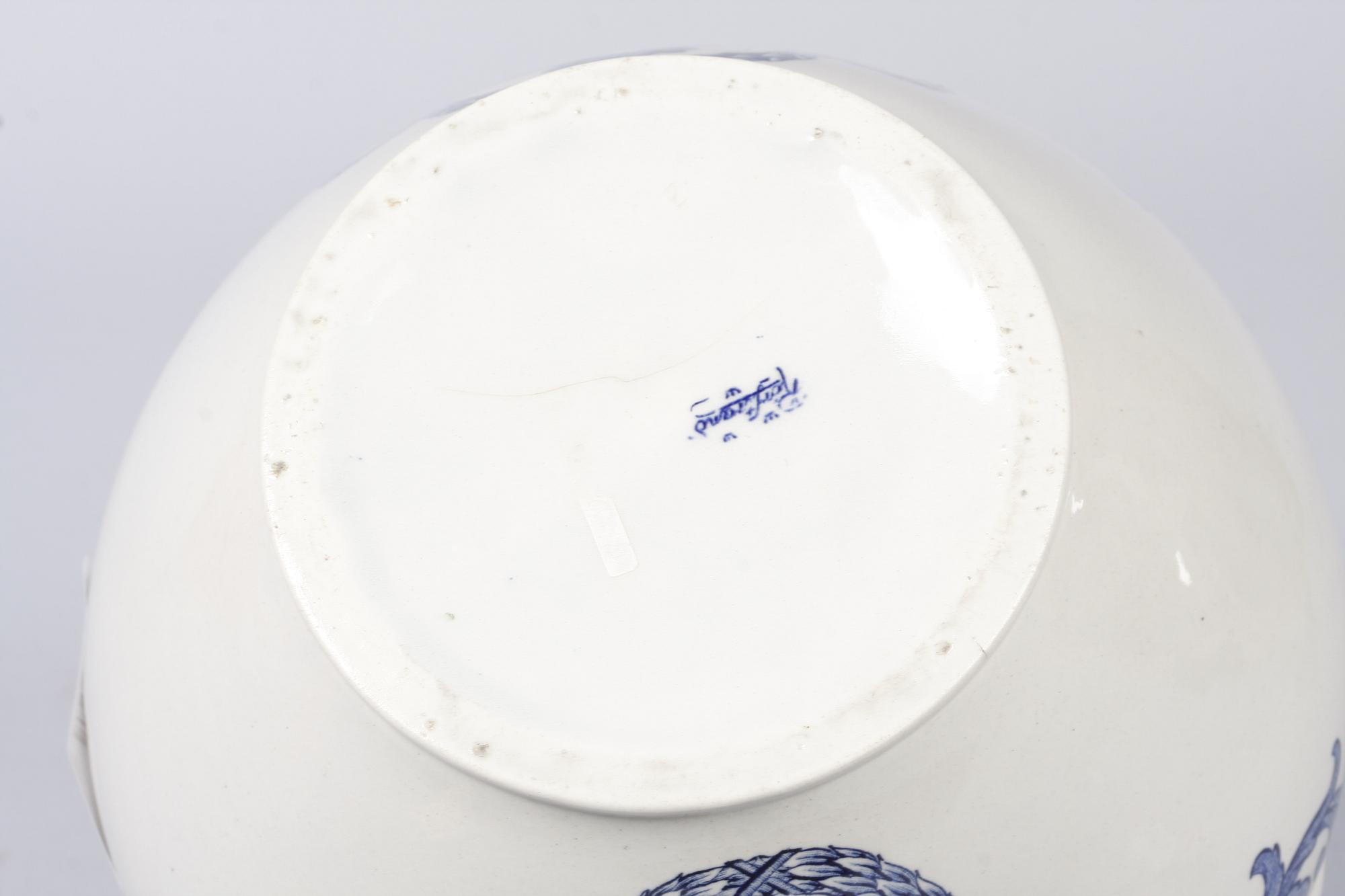 YTTERFODER, flintgods. "Tre Kronor". Rörstrand.